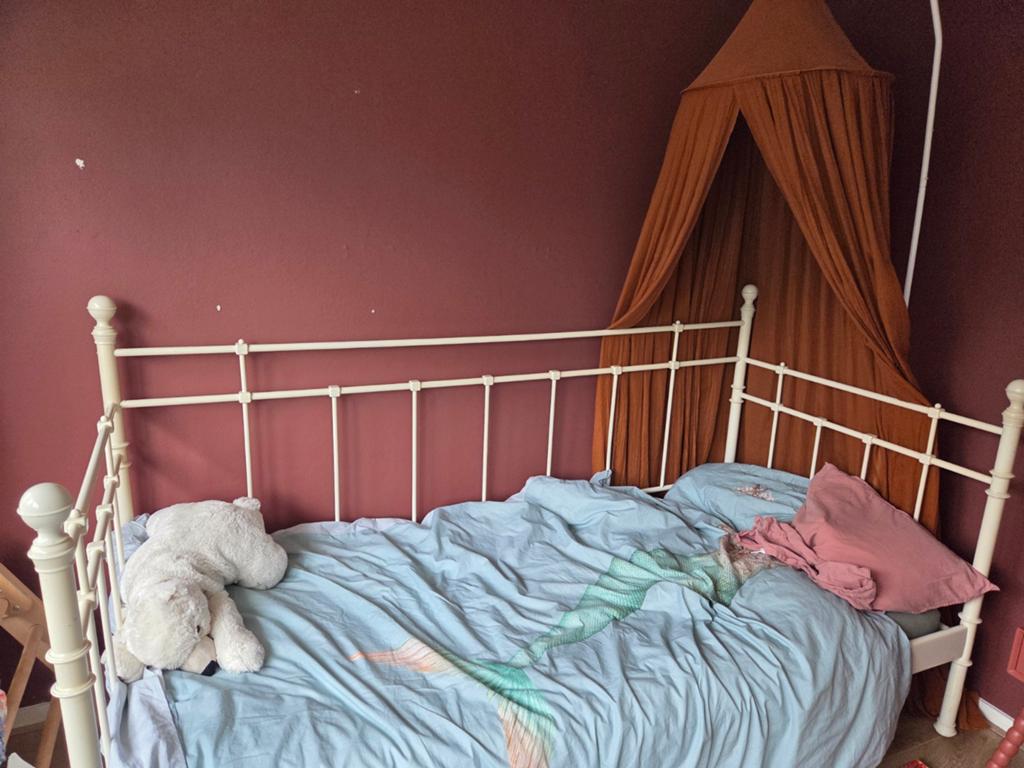 Mooi crèmewit bed incl. lattenbodem, Huis en Inrichting, Slaapkamer | Bedden, Ophalen, Gebruikt, 90 cm, Eenpersoons