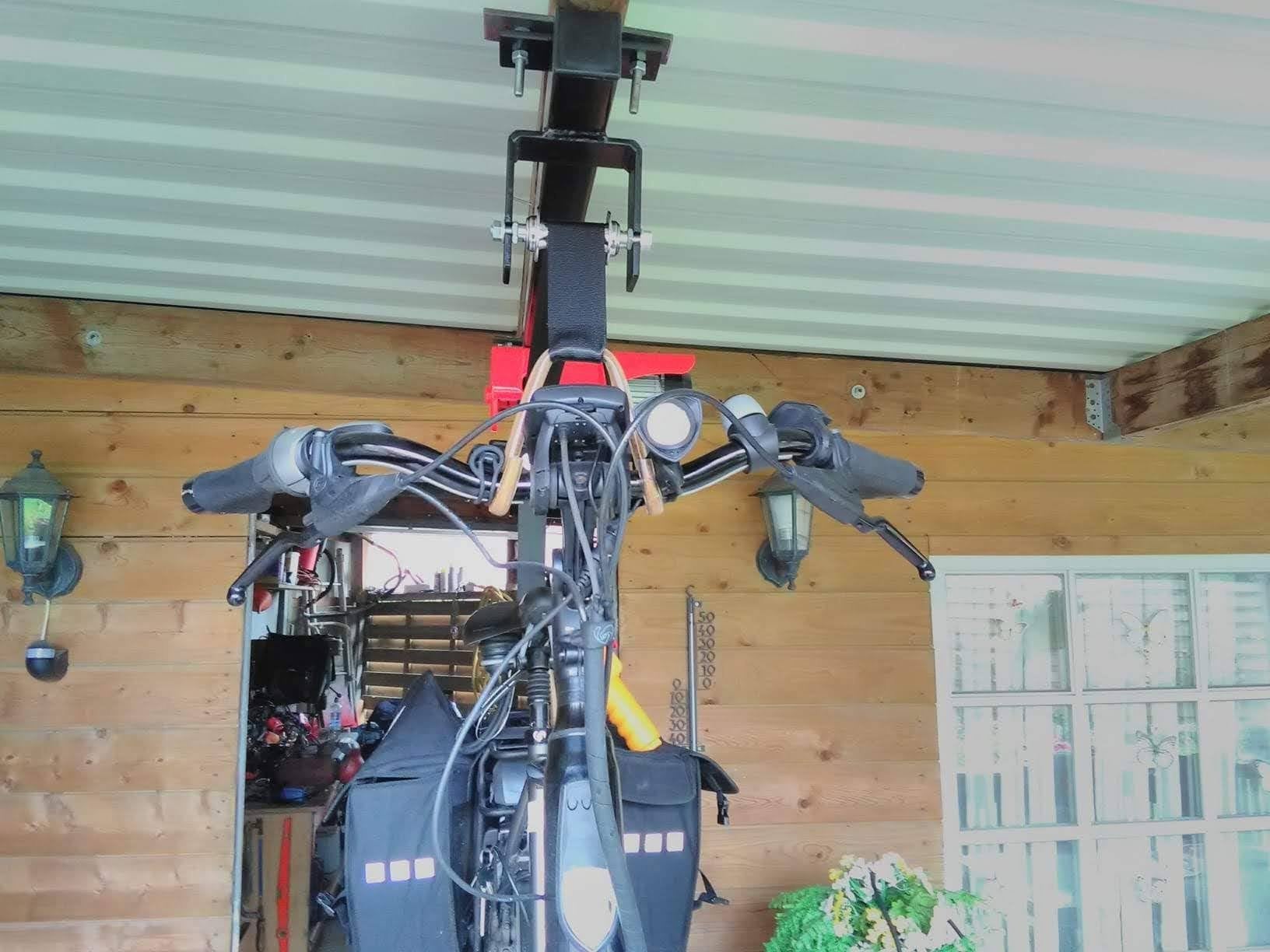Elektrische fietslift of fietstakel tevens scooterlift, Fietsen en Brommers, Ophalen of Verzenden, Zo goed als nieuw
