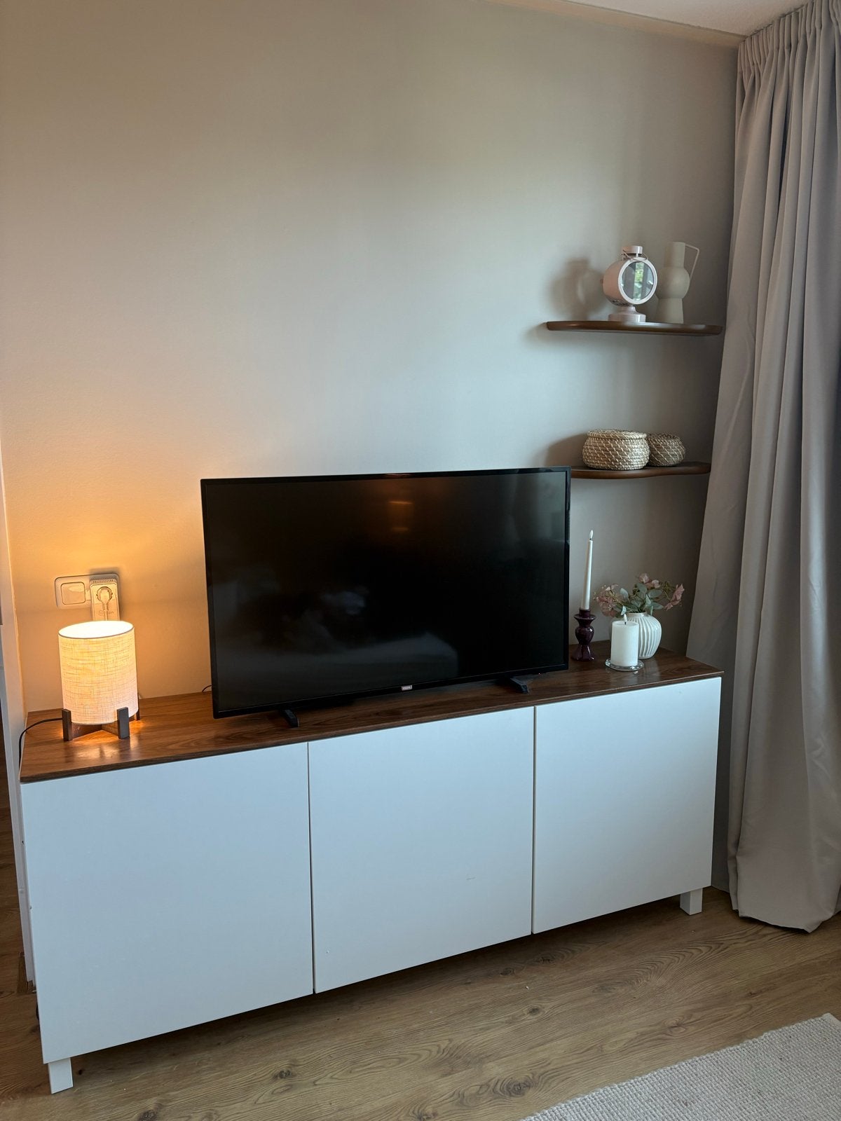 Ikea Besta meubel wit met walnoot blad 180x42x64 cm, Ophalen, Gebruikt, 150 tot 200 cm, Minder dan 100 cm