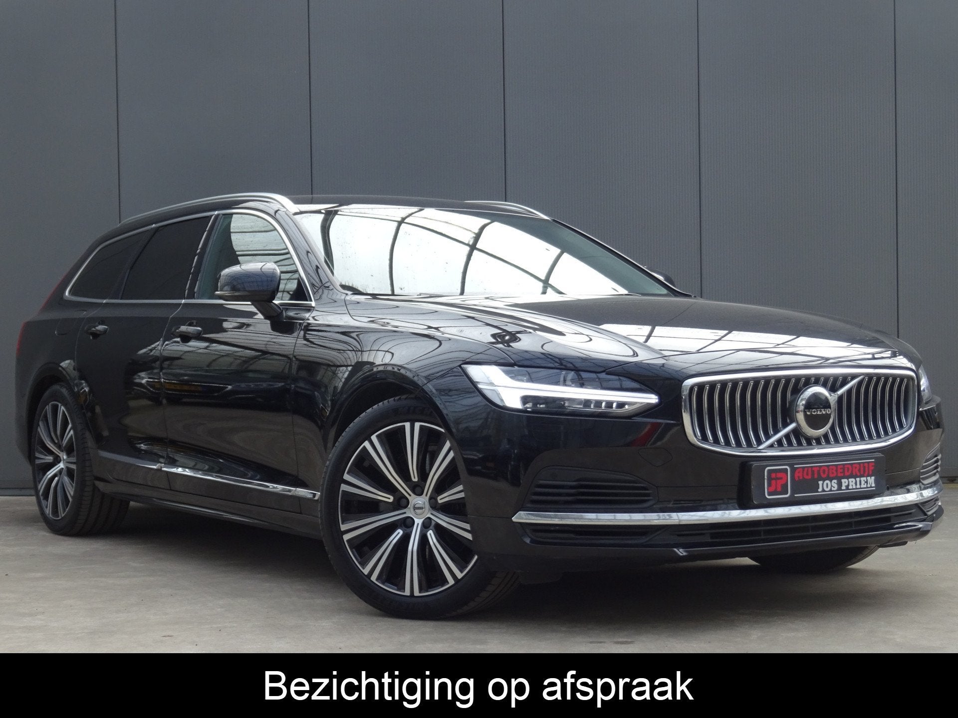 Volvo V90 2.0 T6 AWD R-Design * CARPLAY * 19 INCH * TREKHAAK, Automaat, Stof, Zwart, 4 cilinders