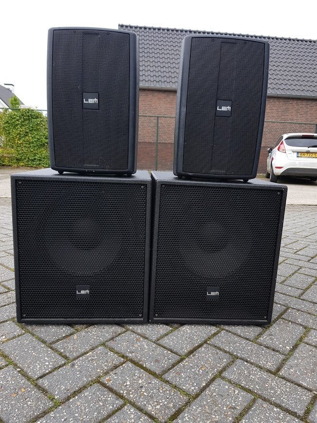 Geluidsset: LEM speakers, Sennheiser microfoons, Dateq mixer, Gebruikt, Microset, Dvd-speler, Ophalen