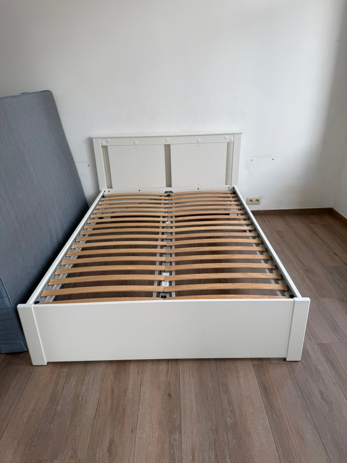 IKEA SONGESAND Bed Frame + Slatted Base, Huis en Inrichting, Tweepersoons, Zo goed als nieuw, Hout, 140 cm