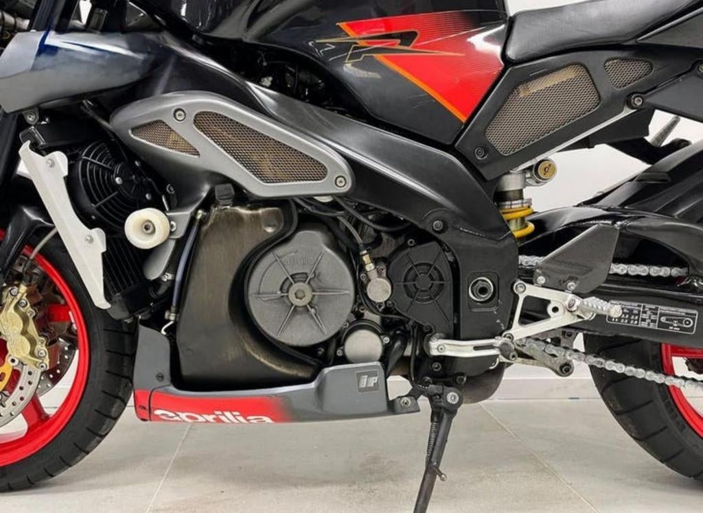 Aprilia Tuono V-twin - Krachtige Naked Bike, Motoren, 2 cilinders, Sportuitlaat, Motorrijbewijs A, Gebruikt