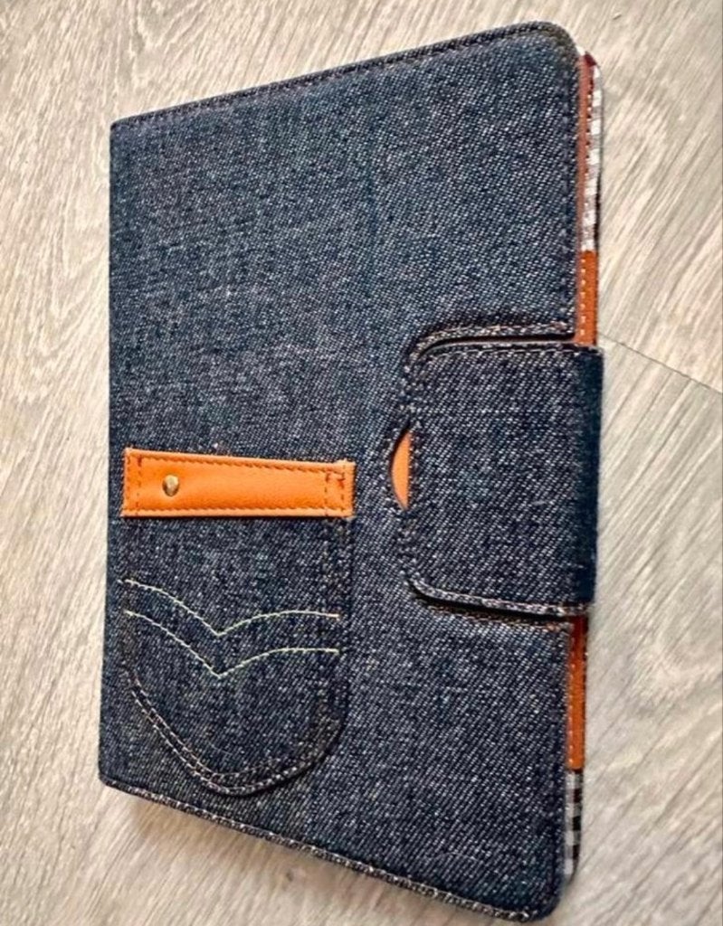Foto 2 van Nieuwe denim blauwe hoes voor iPad Mini  5, nieuw!
