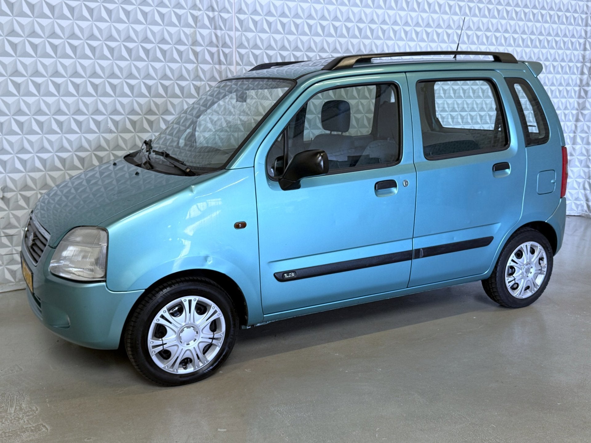 Suzuki Wagon R+ 1.3 Season met open dak én TREKHAAK! (2002), Auto's, Voorwielaandrijving, Gebruikt, 4 cilinders, Wagon R+