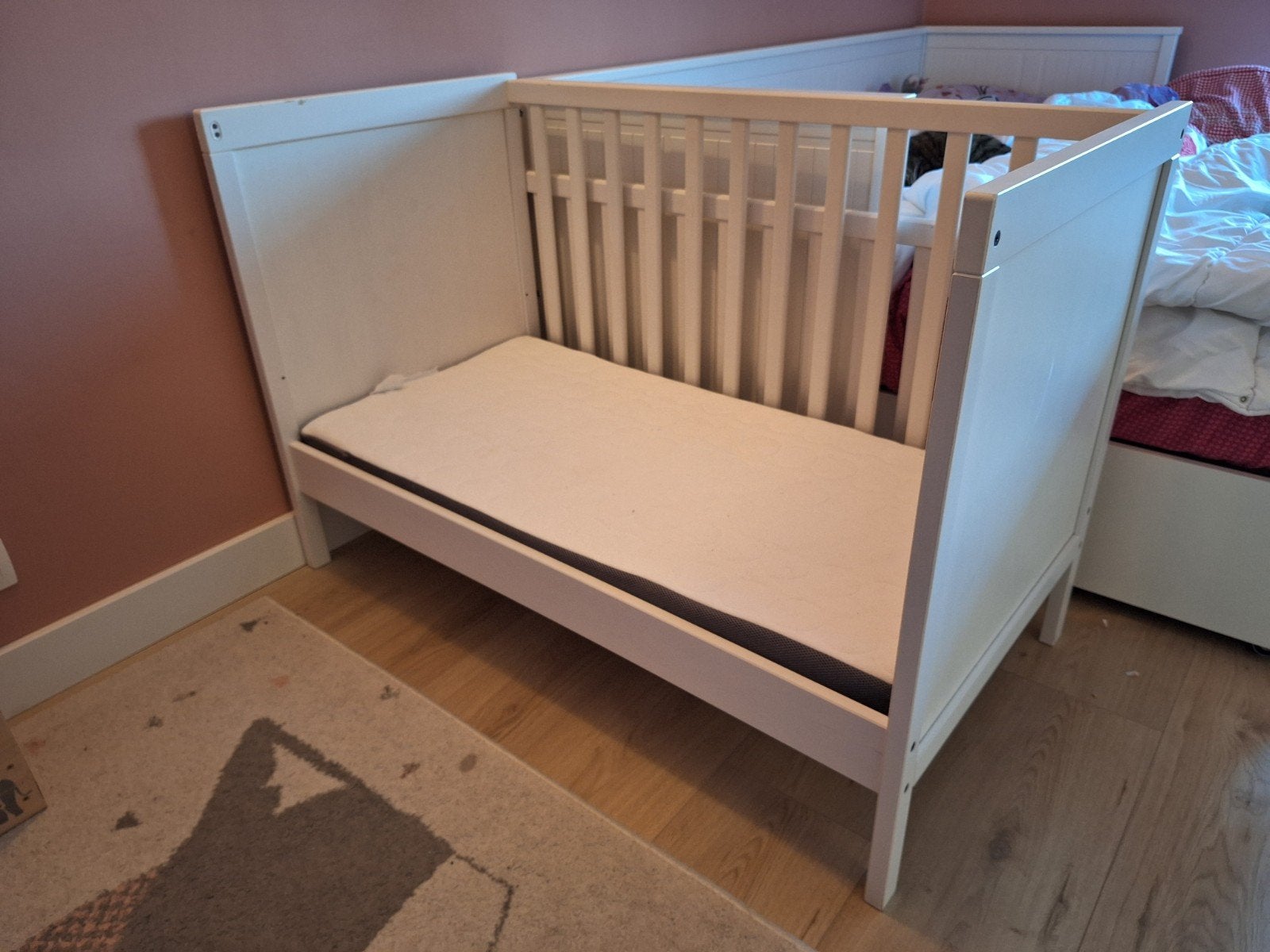 Matras Himlavalv(wasbaar) 60x120 met gratis Sundvik ledikant, Ophalen, Gebruikt, Ledikant