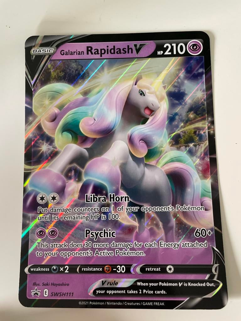 Galarian Rapidash V Pokémon Kaart SWSH111, Ophalen, Zo goed als nieuw, Losse kaart