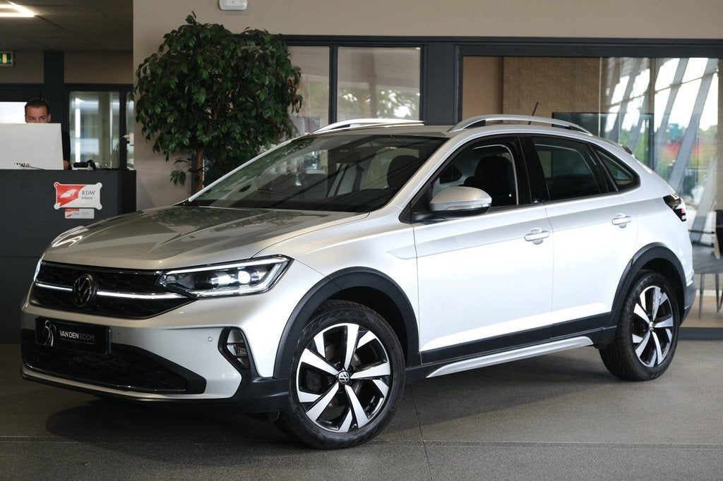 Volkswagen Taigo 1.0 TSI Style 110PK DSG IQ Matrix Led PDC N, 1160 kg, Gebruikt, Zwart, Leder en Stof