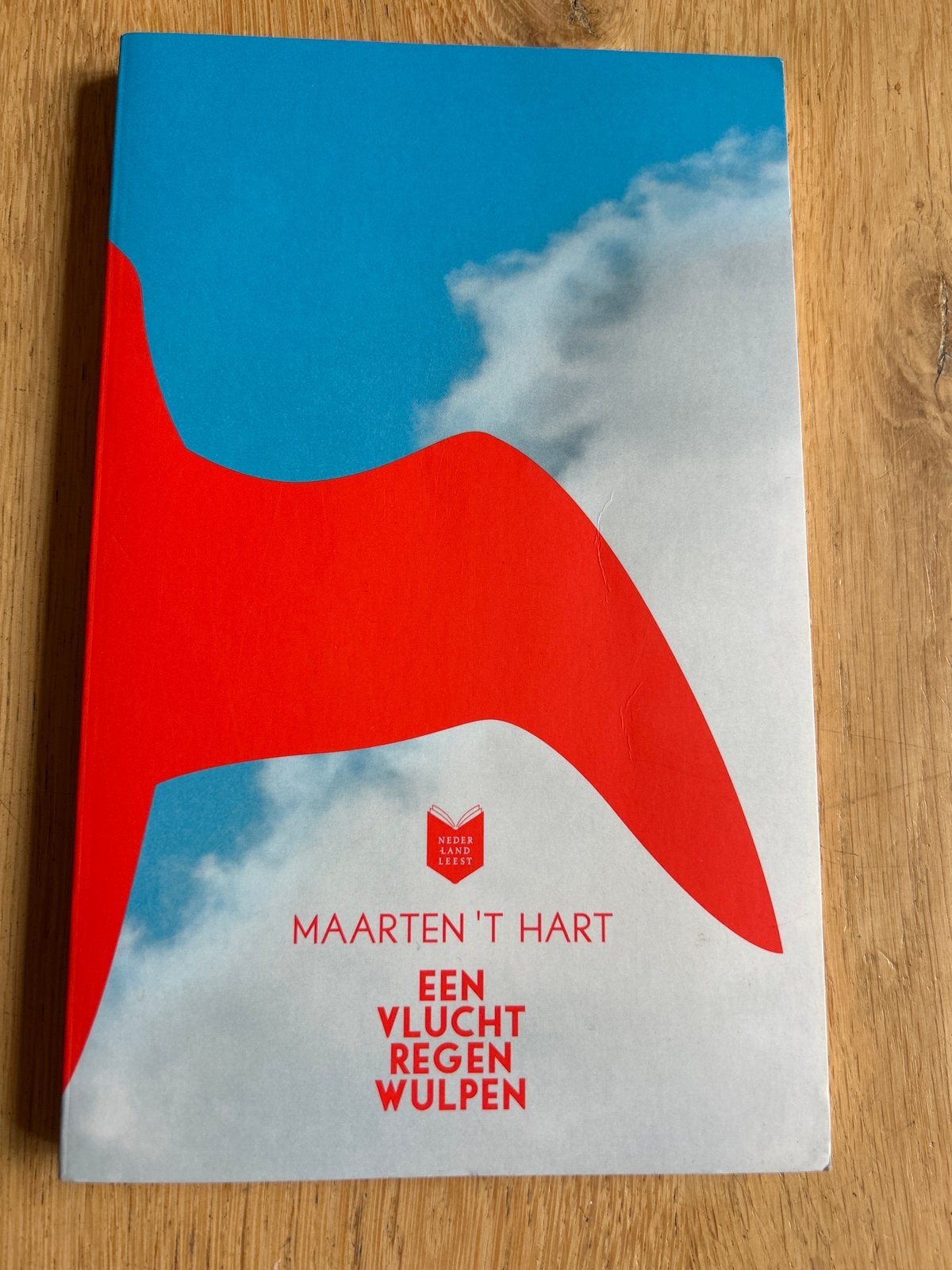 Maarten 't Hart - Een vlucht regenwulpen (Nederland Leest), Ophalen of Verzenden, Zo goed als nieuw, Nederland