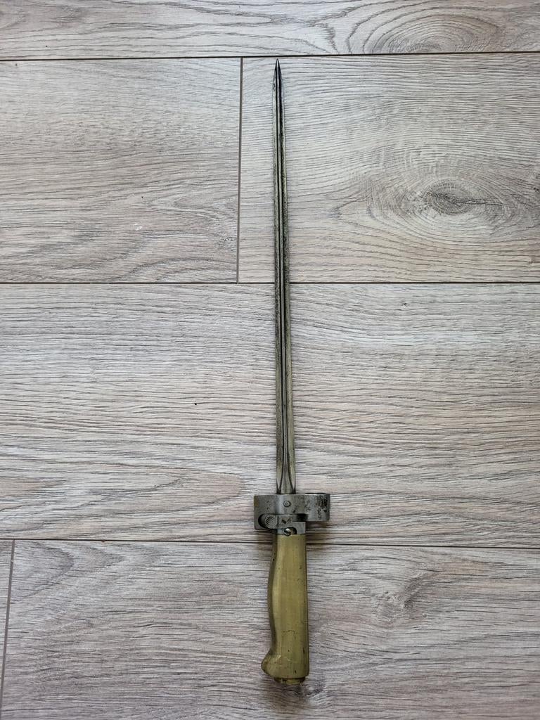 Te koop Lebel bajonet, Verzamelen, Ophalen of Verzenden, Landmacht, Overige gebieden, Mes of Dolk