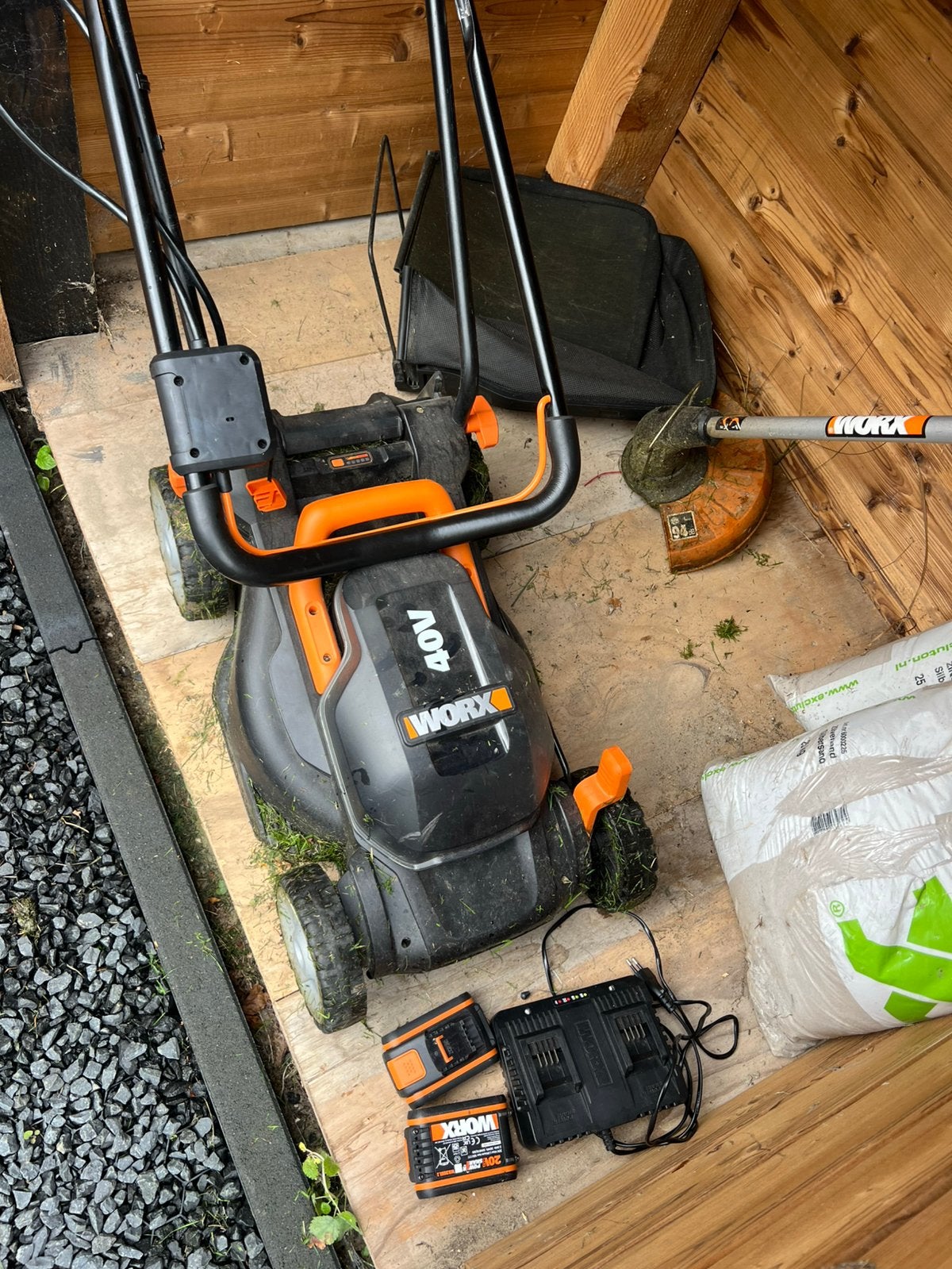 Accu grasmaaier en kanten trimmer. Incl accus en lader, Ophalen, Gebruikt, Accu-grasmaaier, Opvangbak
