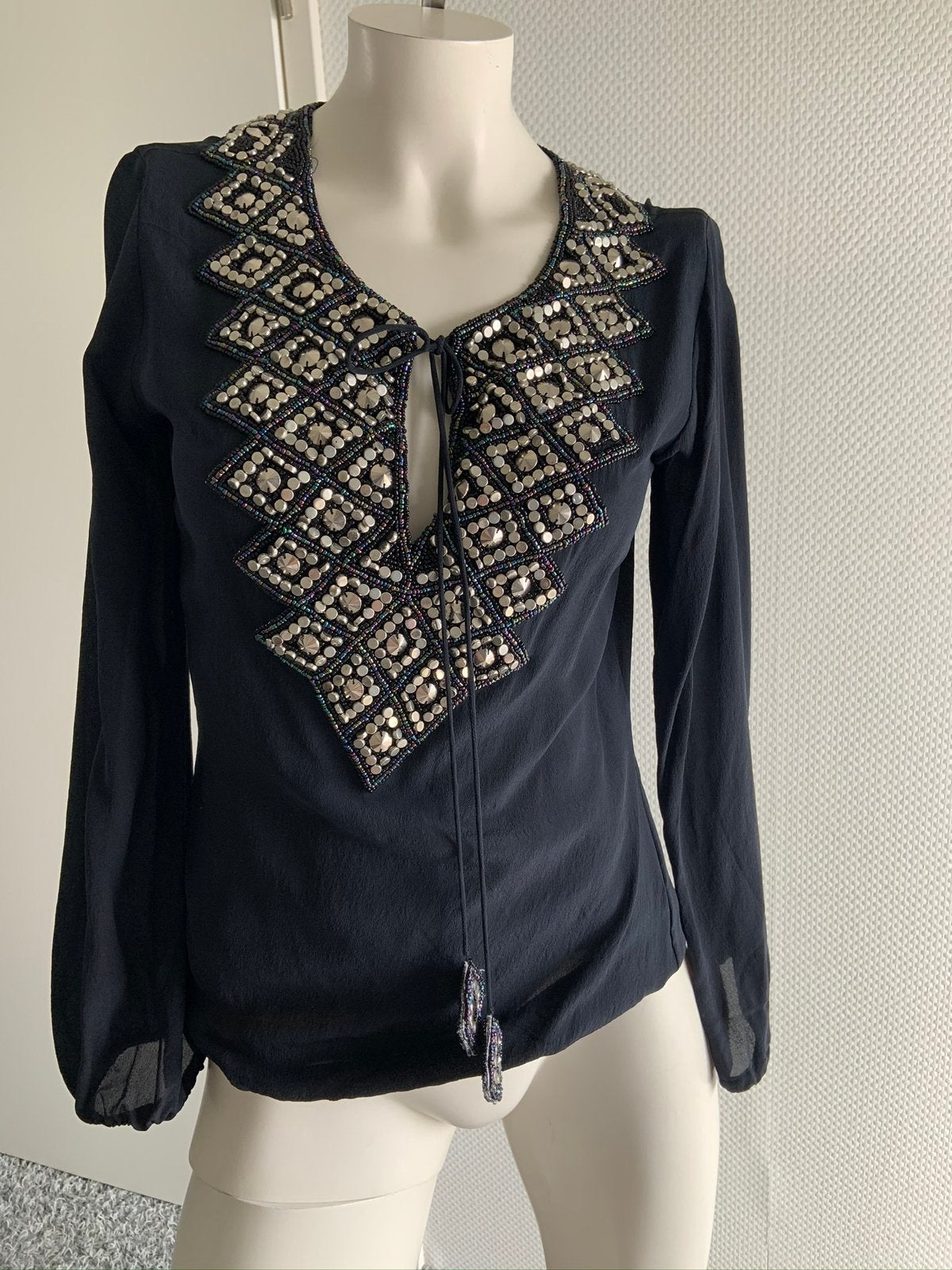 Taj zijde blouse met studs maat s, ., Zwart, Ophalen of Verzenden, Zo goed als nieuw