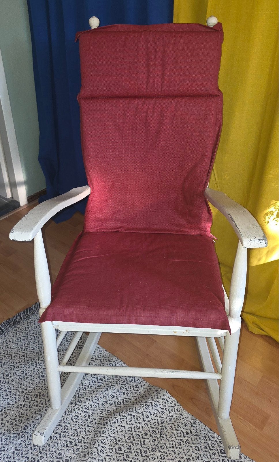 Retro schommelstoel met comfortabel kussen, Ophalen, Hout, Gebruikt, Wit