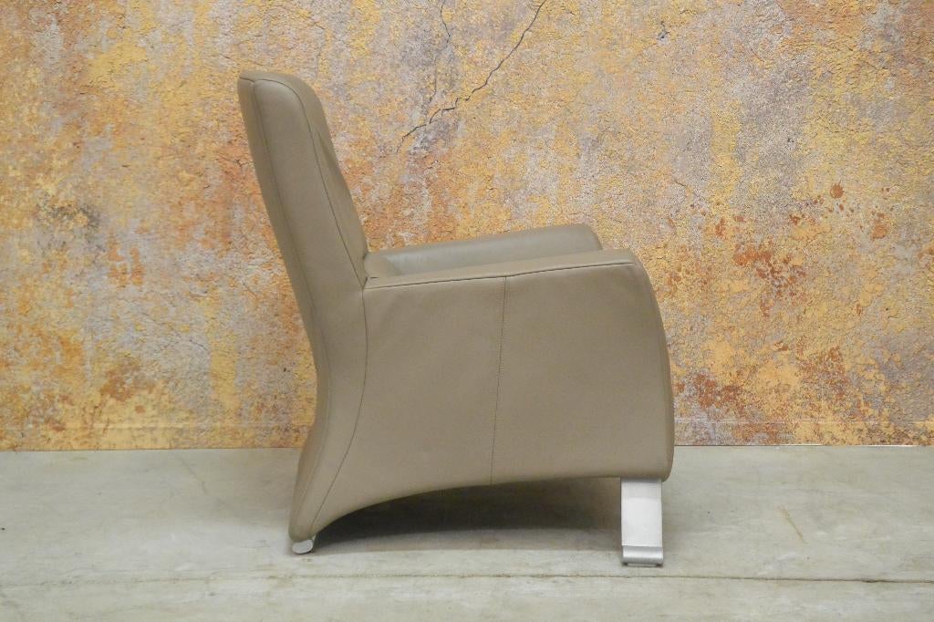 ZGANieuw! taupekleurige leren Rolf Benz 322 design fauteuil!, Gebruikt, 75 tot 100 cm, Rolf Benz, Leer