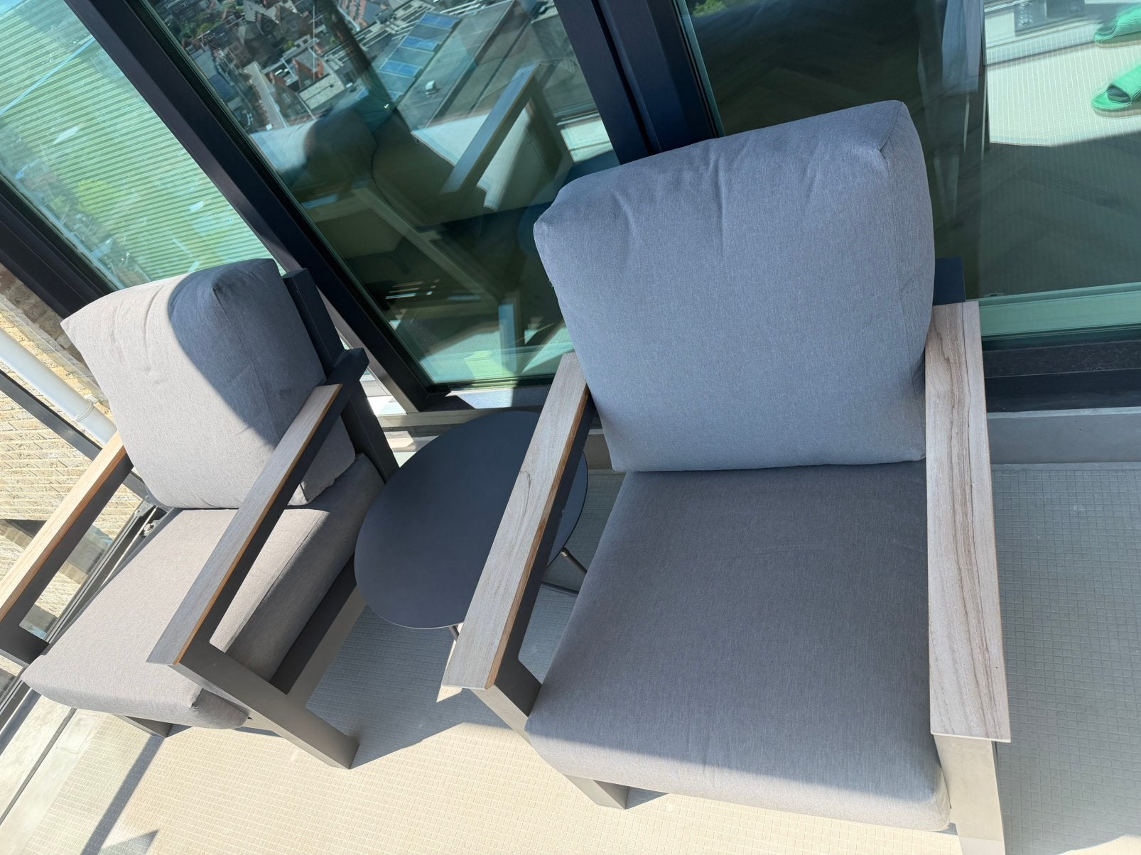 4 Seasons Outdoor – 2x Capitol stoelen + Dali bij zettafel, Tuin en Terras, Tuinsets en Loungesets, Ophalen, Zo goed als nieuw