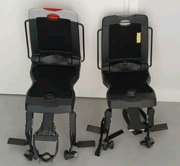 2x Bobike junior fietsstoeltje 22-35 kg <10 jaar izgs 

2 Bo, Ophalen, Achterzitje, Voetsteuntjes, 15 t/m 36 kg