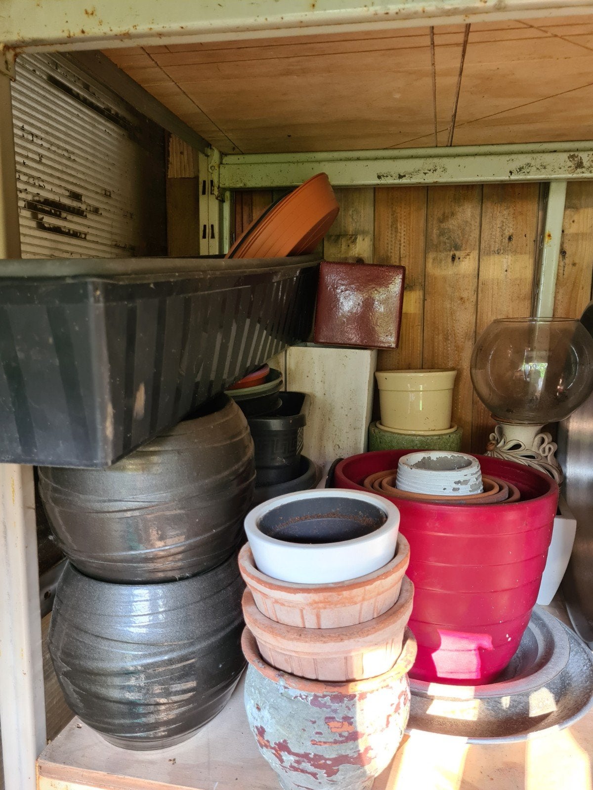 Diverse bloempotten en onderzetters (ca. 25 stuks), Ophalen, Zo goed als nieuw, Aardewerk, Binnen