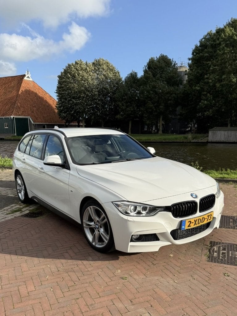 BMW 316i Touring M Sport Alpine Wit |18" M Velgen| Alcantara, Auto's, 4 cilinders, Alcantara, Wit, Origineel Nederlands