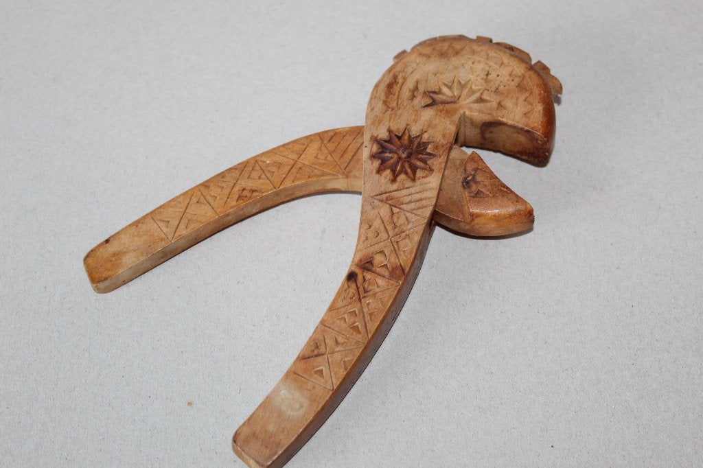 Houten notenkraker met handgesneden details, Ophalen of Verzenden