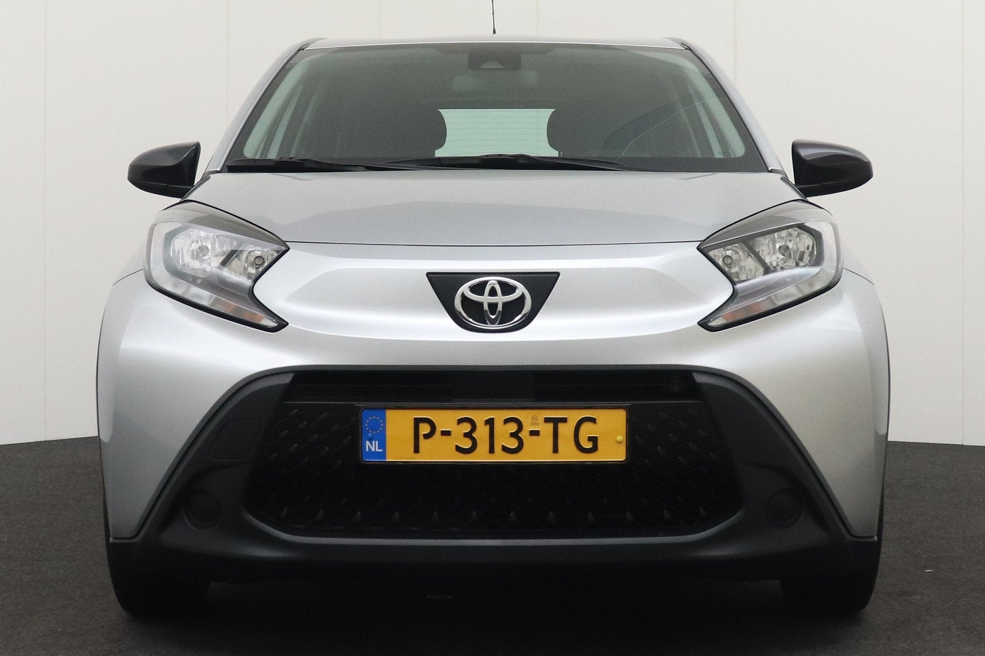 Toyota Aygo X 1.0 VVT-i MT Play Adapt. Cruise Carplay Camera, Auto's, Dealer onderhouden, Gebruikt, 920 kg, 4 stoelen