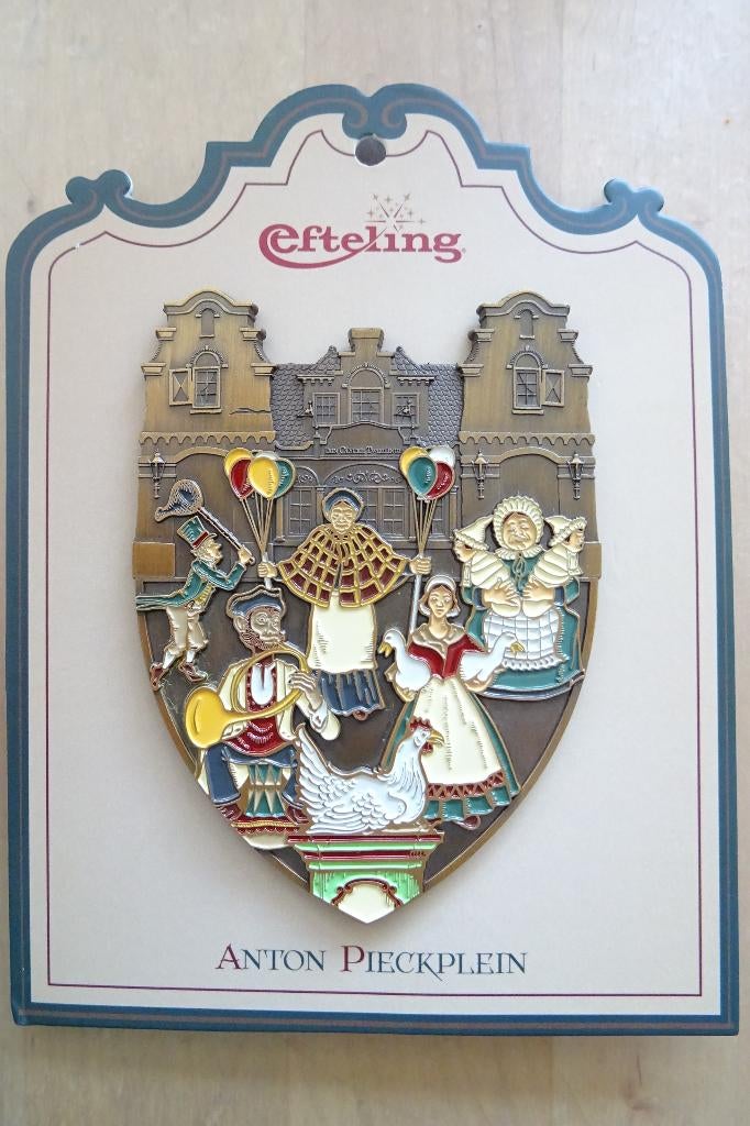 70 jaar Anton Pieckplein reuze pin (Nieuw) ruilen, Ophalen, Nieuw, Button of Speldje