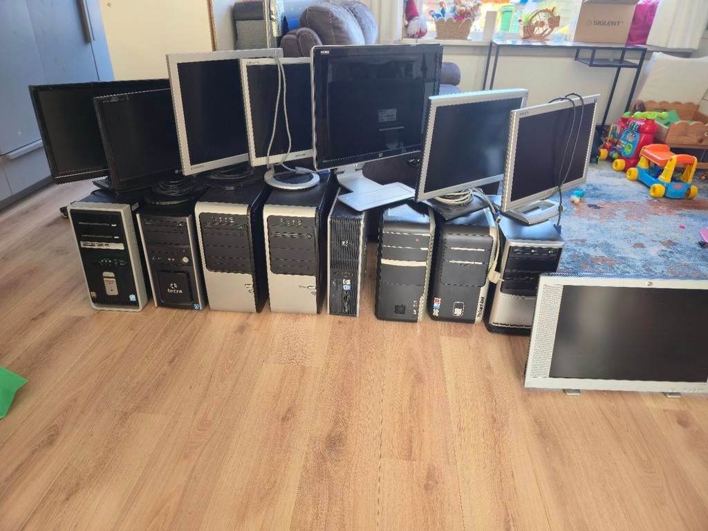 Partij computers en monitoren, Computers en Software, Desktop Pc's, Gebruikt, HDD, Minder dan 4 GB, Met monitor