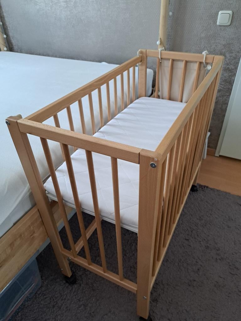 Houten cosleeper met matrasje, Ophalen, Zo goed als nieuw, Wieg
