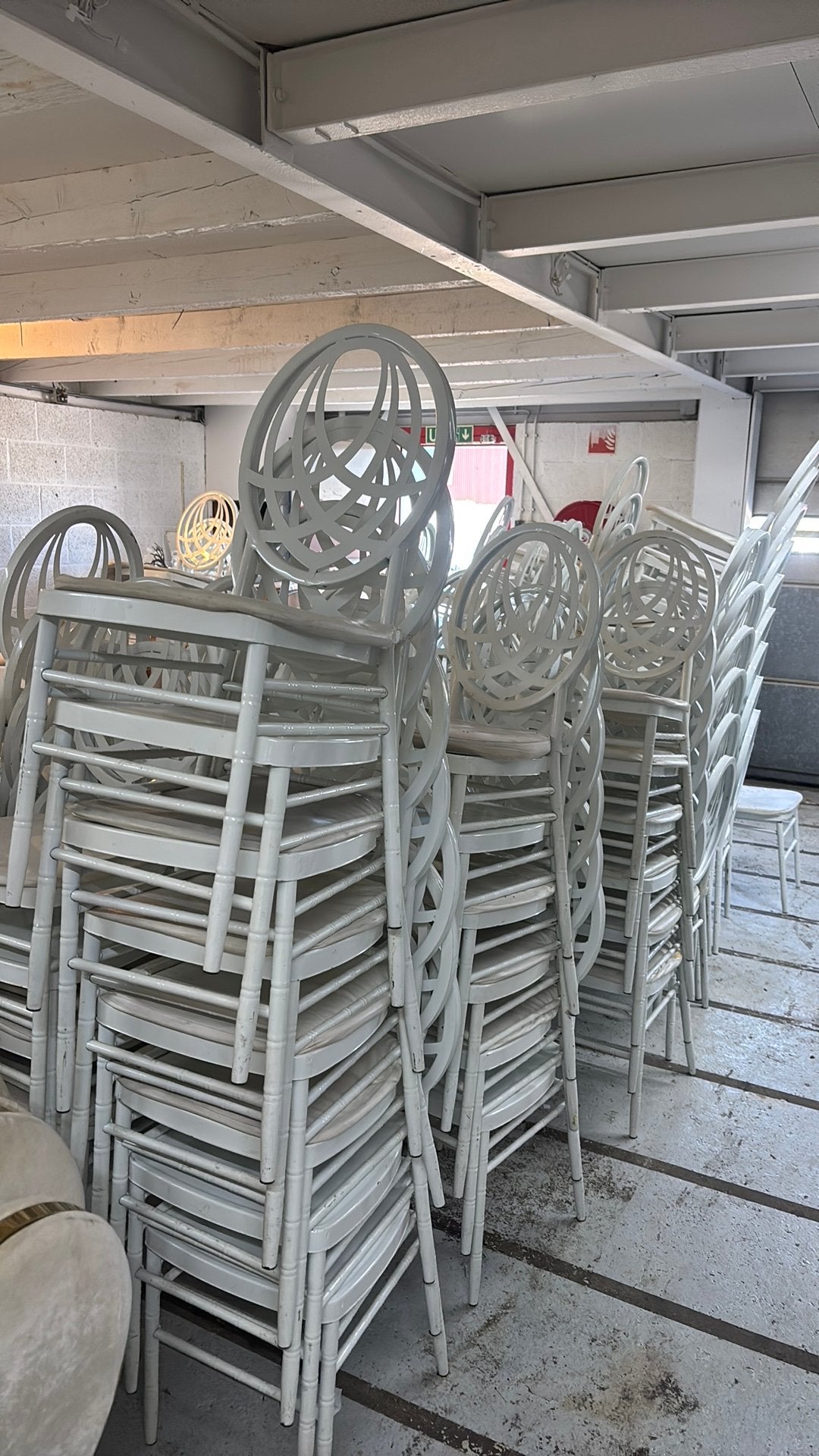 Partij stoelen Dior wit, Ophalen of Verzenden, Zo goed als nieuw