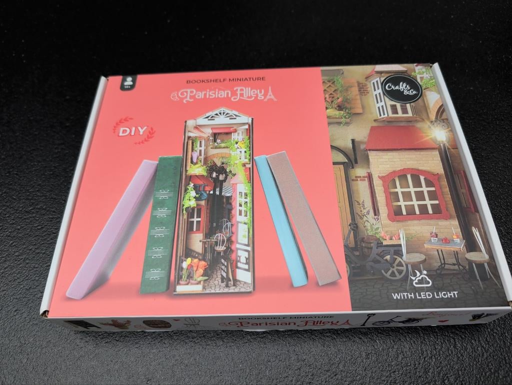 DIY Bookshelf miniature Parisian Alley nieuw in doos, Ophalen of Verzenden