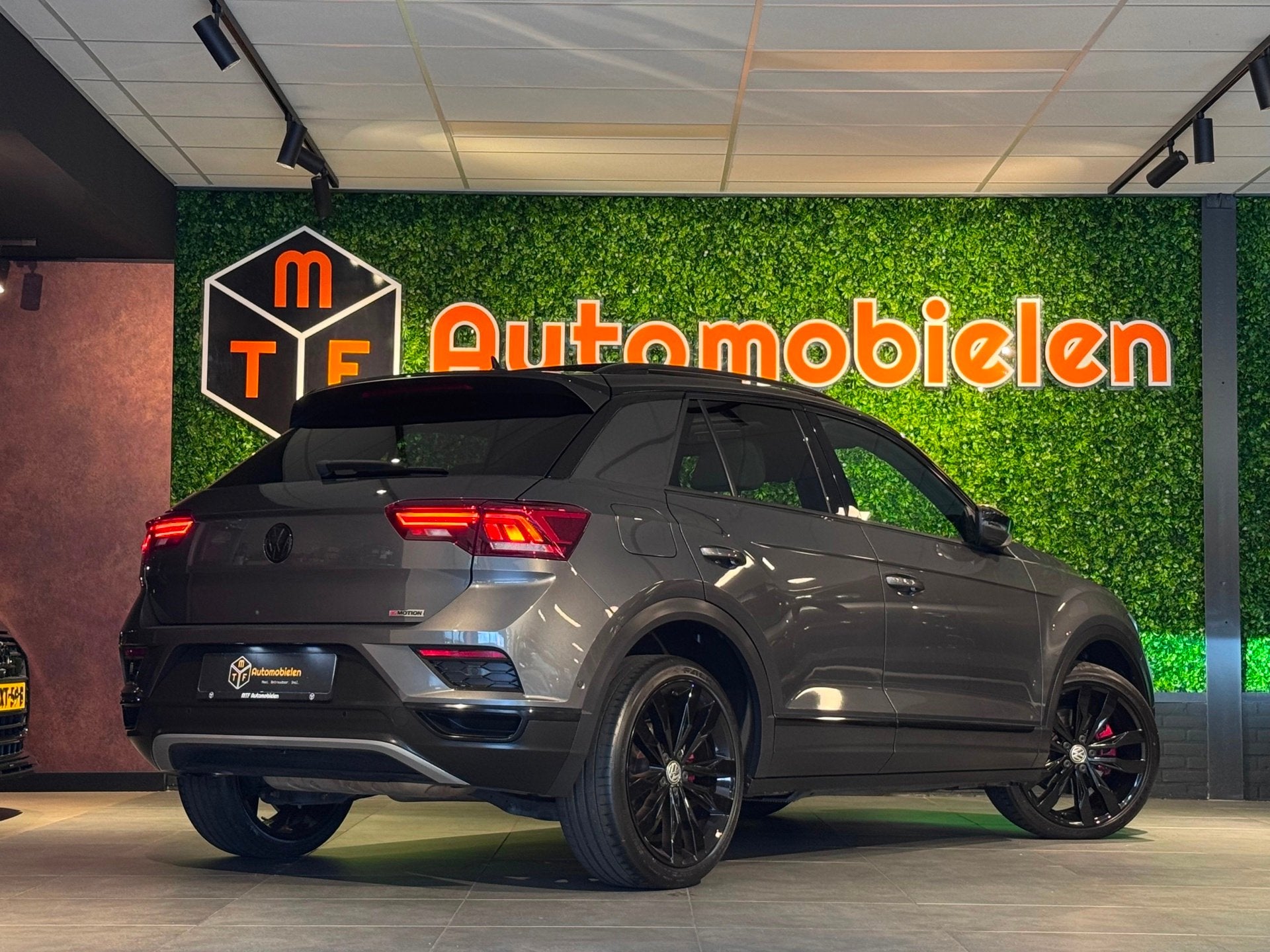 Volkswagen T-ROC 2.0 TSI 4MOTION SPORT 190 PK |PANO|VIRTUAL|, Automaat, 15 km/l, Gebruikt, Leder