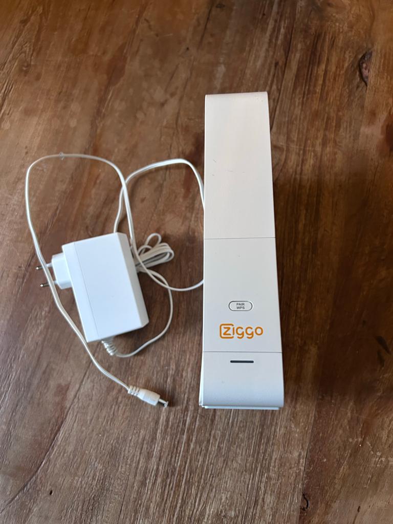 Ziggo Connectbox Router met modem en adapter, Computers en Software, Routers en Modems, Ophalen, Gebruikt, Router met modem