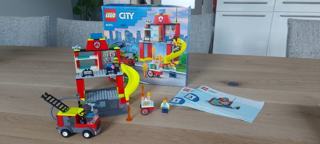 Lego City Brandweerkazerne 60375, Lego, Ophalen of Verzenden, Inclusief doos, Complete set
