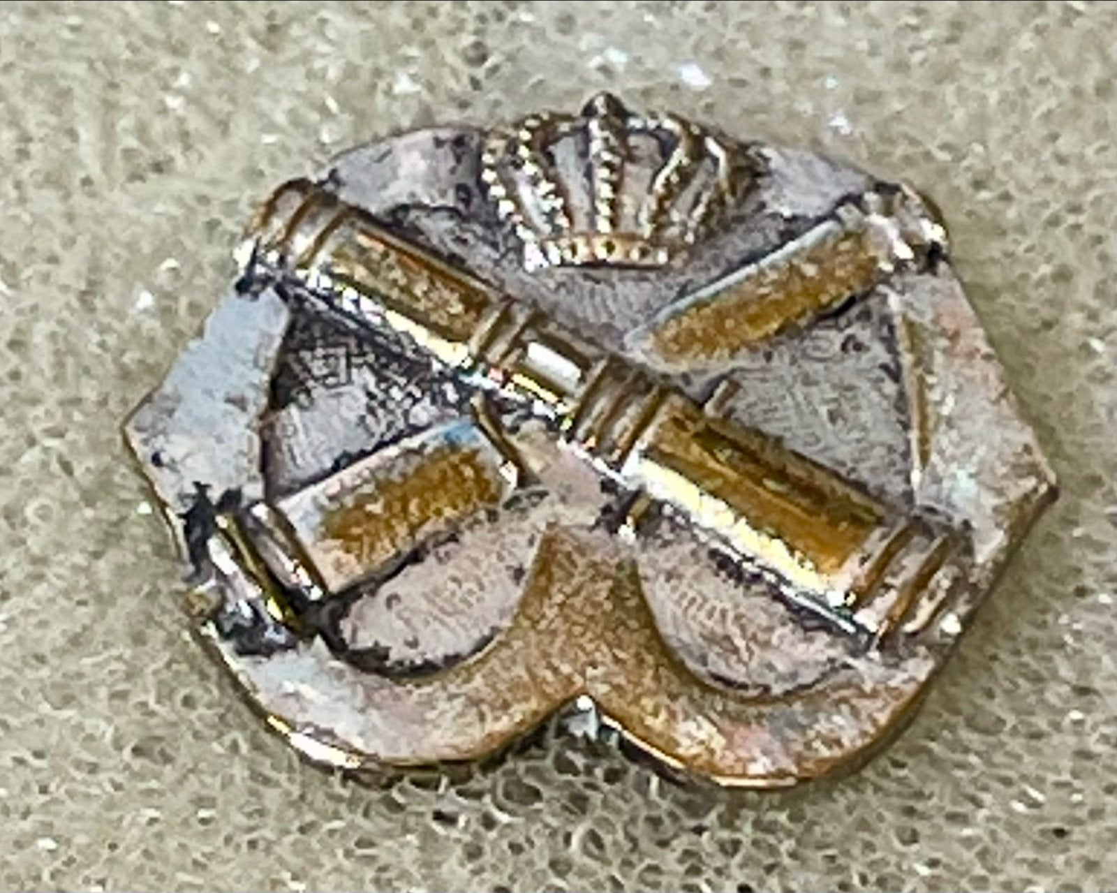 Speldje Koninklijke Landmacht Artillerie Embleem Zilver/Goud, Verzamelen, Verzenden, Gebruikt, Overige onderwerpen, Speldje of Pin