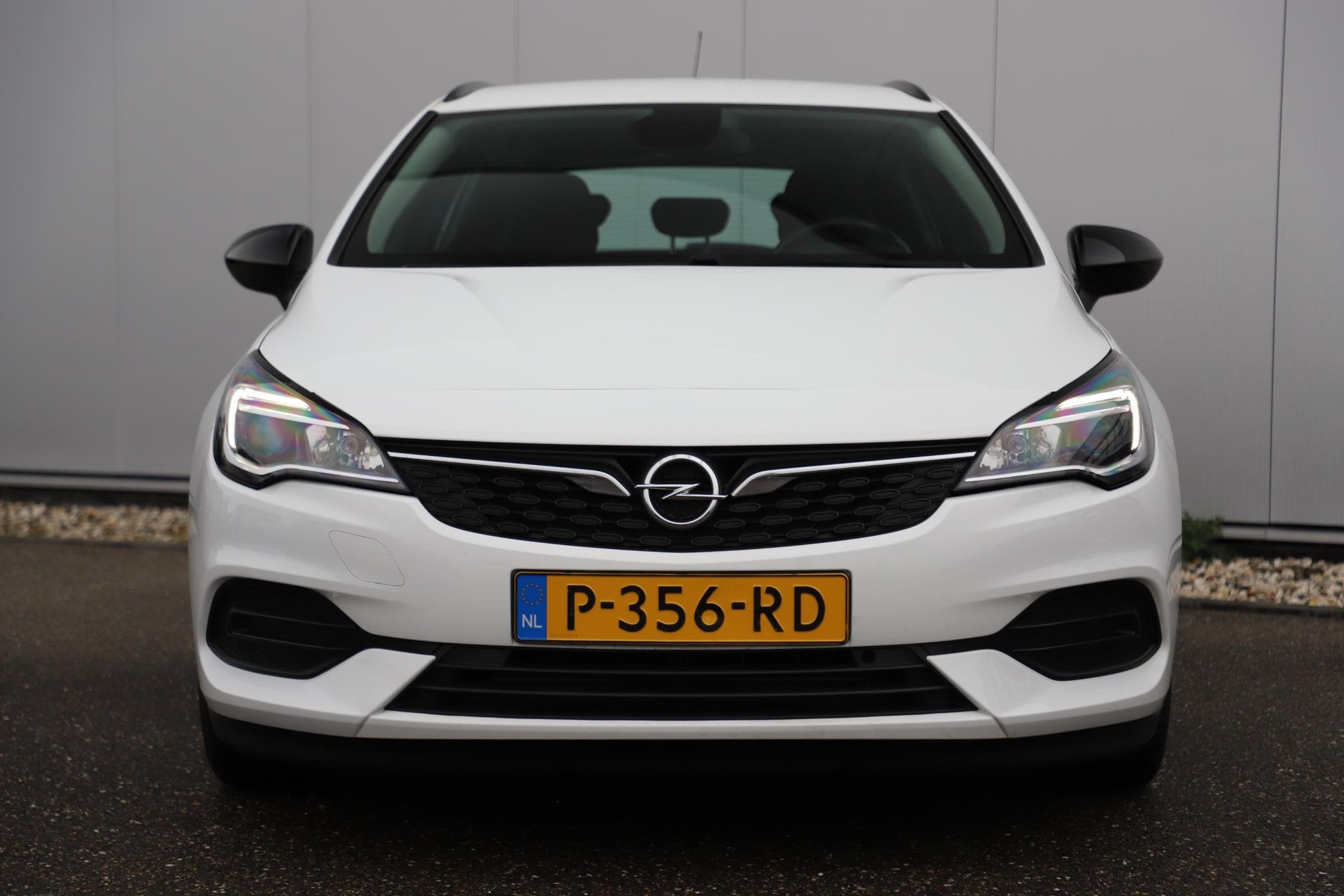 Opel Astra Sports Tourer 1.2 Edition 110PK Navigatie Carplay, Auto's, Opel, Voorwielaandrijving, Stof, Gebruikt, Euro 6