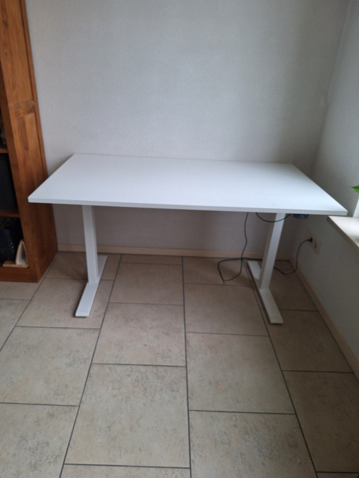 Wit elektrisch zit-sta bureau - verstelbaar van IKEA, Huis en Inrichting, Ophalen, Zit-sta bureau, Gebruikt, IKEA