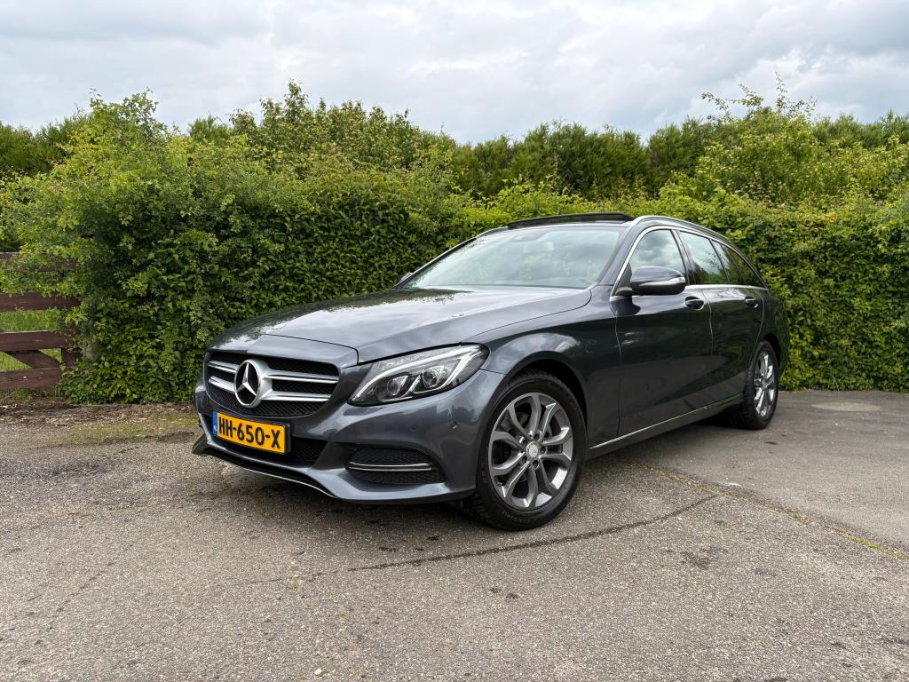 Mercedes C180 Estate Prestige Pano|Trekh|LED|Lane|PDC|175PK, Automaat, Achterwielaandrijving, 1800 kg, Euro 6