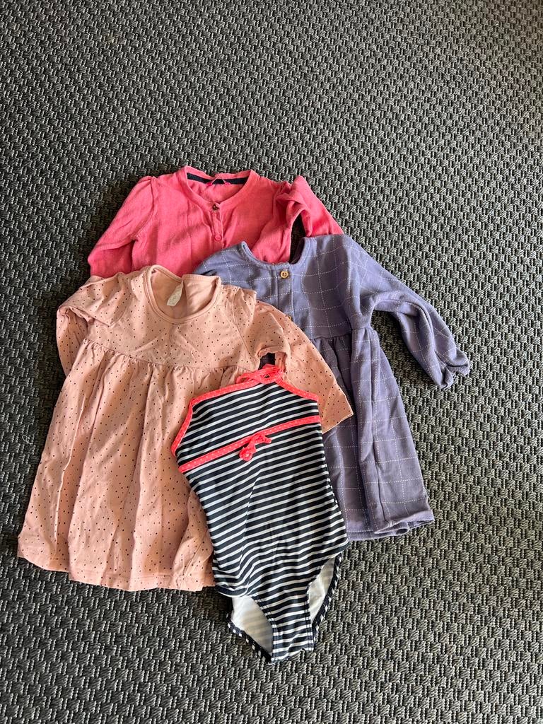 Leuke set van 4 babykledingstukken voor meisjes maat 80, Kinderen en Baby's, Babykleding | Maat 80, Ophalen of Verzenden, Zo goed als nieuw