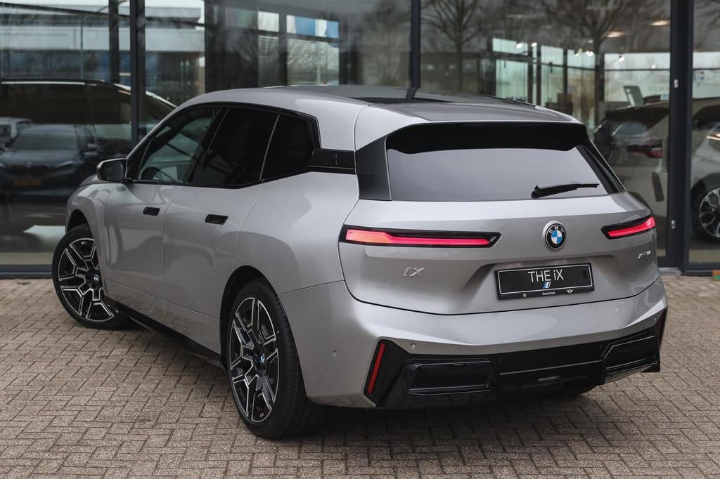 BMW iX xDrive60 M Sport / Panoramadak / Trekhaak / Soft-Clos, Automaat, Zwart, IX, Leder