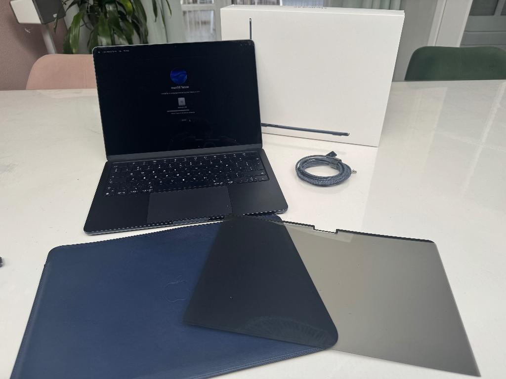 MacBook Air M3 2024 16GB RAM 13,6” sleeve, privacyscreen, Computers en Software, Apple Macbooks, Zo goed als nieuw, MacBook Air