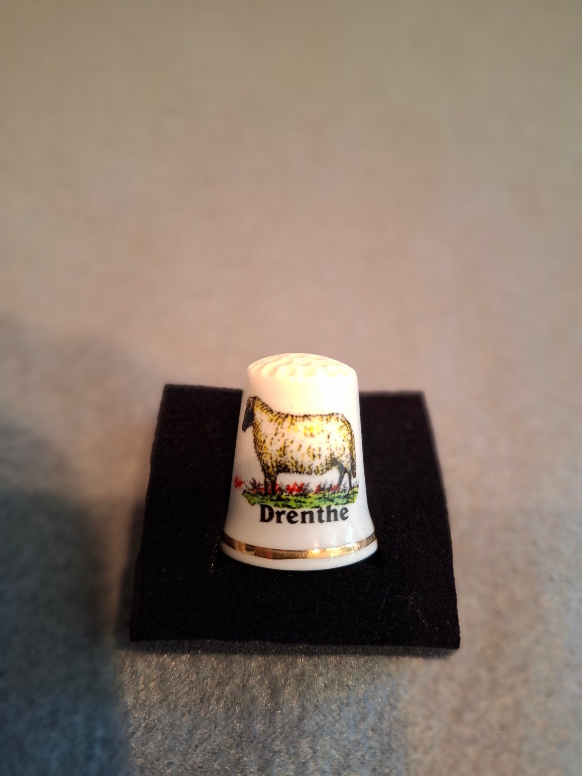 Vingerhoedje Drenthe, Ophalen, Zo goed als nieuw, Porselein, Nederland