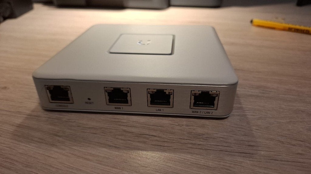 Ubiquiti UniFi Security Gateway (USG) Router, Computers en Software, Ophalen of Verzenden, Gebruikt, Router, Ubiquiti