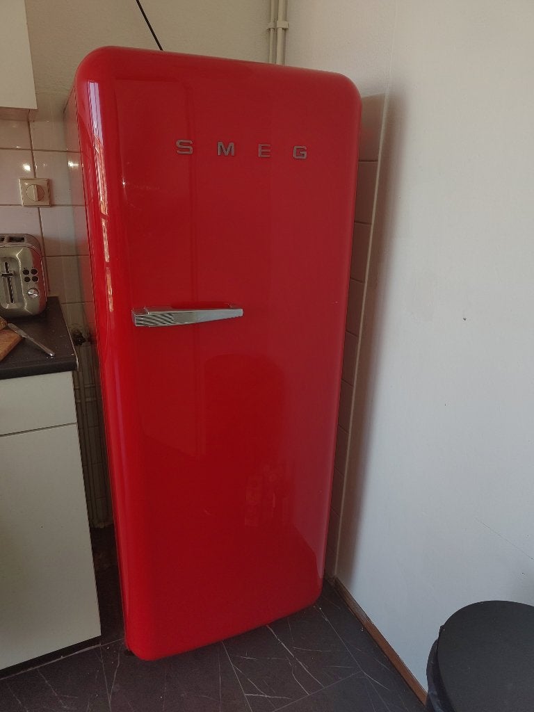 SMEG koelkast met vriesvak - Rood, Witgoed en Apparatuur, Koelkasten en IJskasten, Ophalen, 150 tot 200 liter, Gebruikt, 140 tot 160 cm