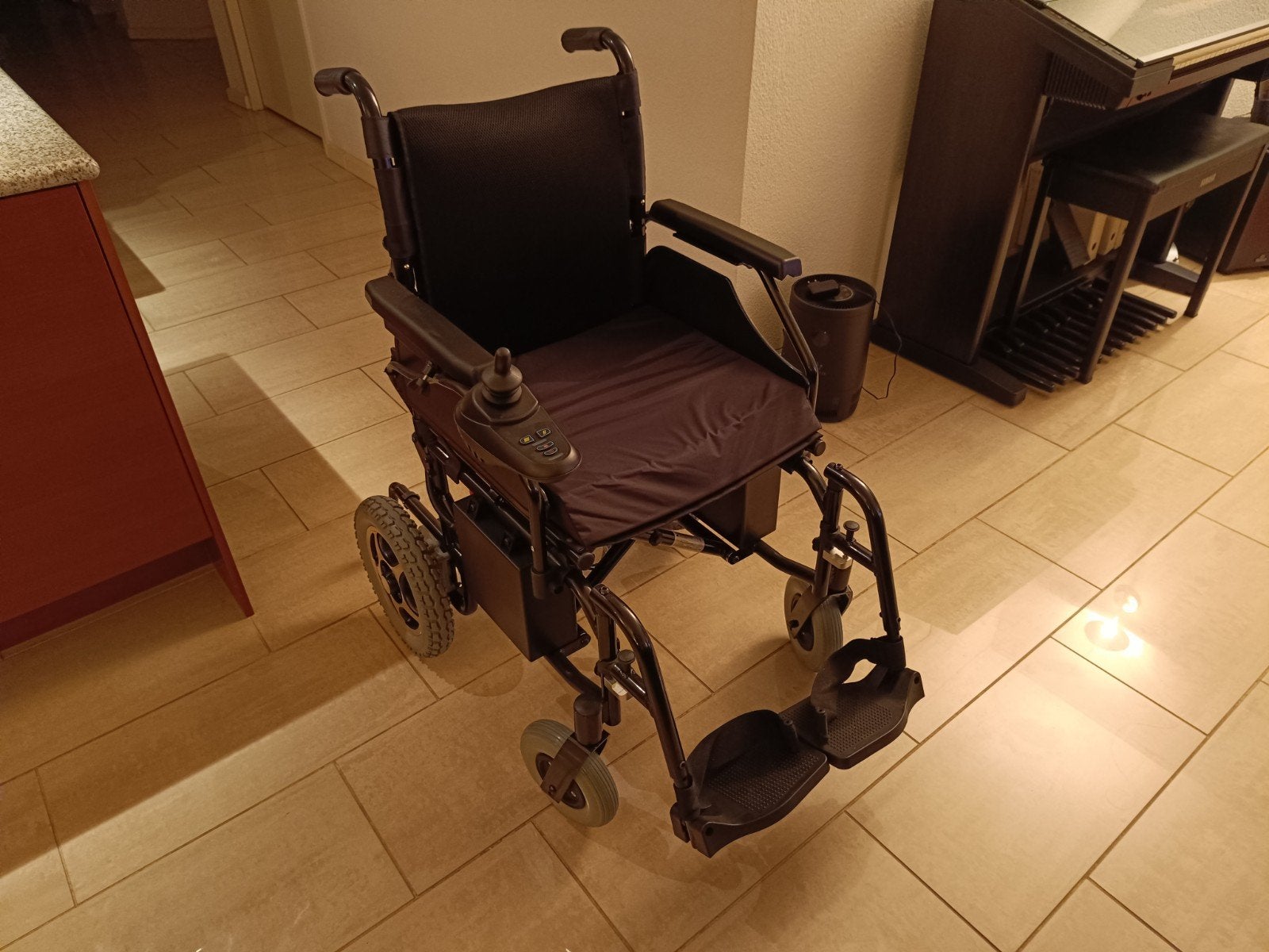 Quirumed opvouwbare elektrische rolstoel (kapotte accu), Ophalen, Inklapbaar, Nieuw, Elektrische rolstoel