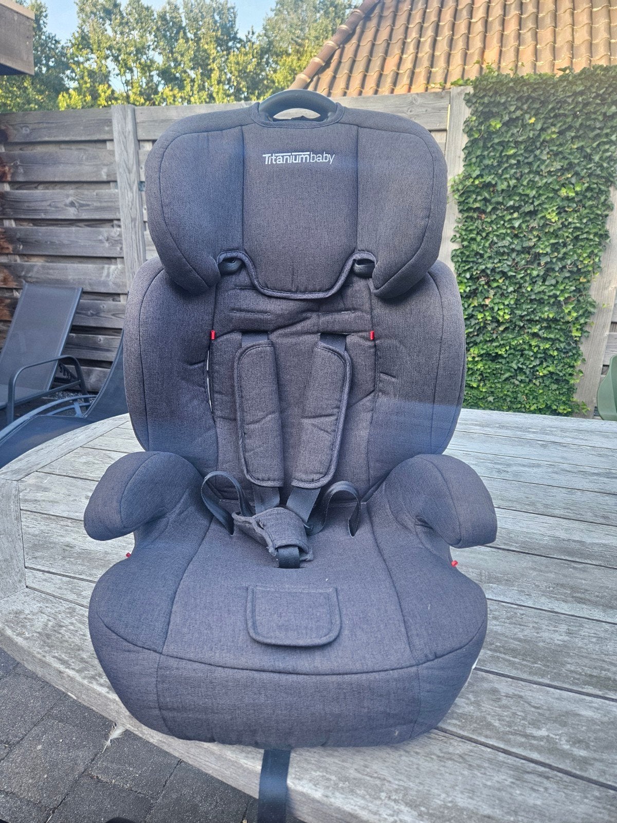 Titaniumbaby Isofix autostoel, zeer goede staat, groep 1,2,3, Zijbescherming, 9 t/m 36 kg, Ophalen, Overige merken
