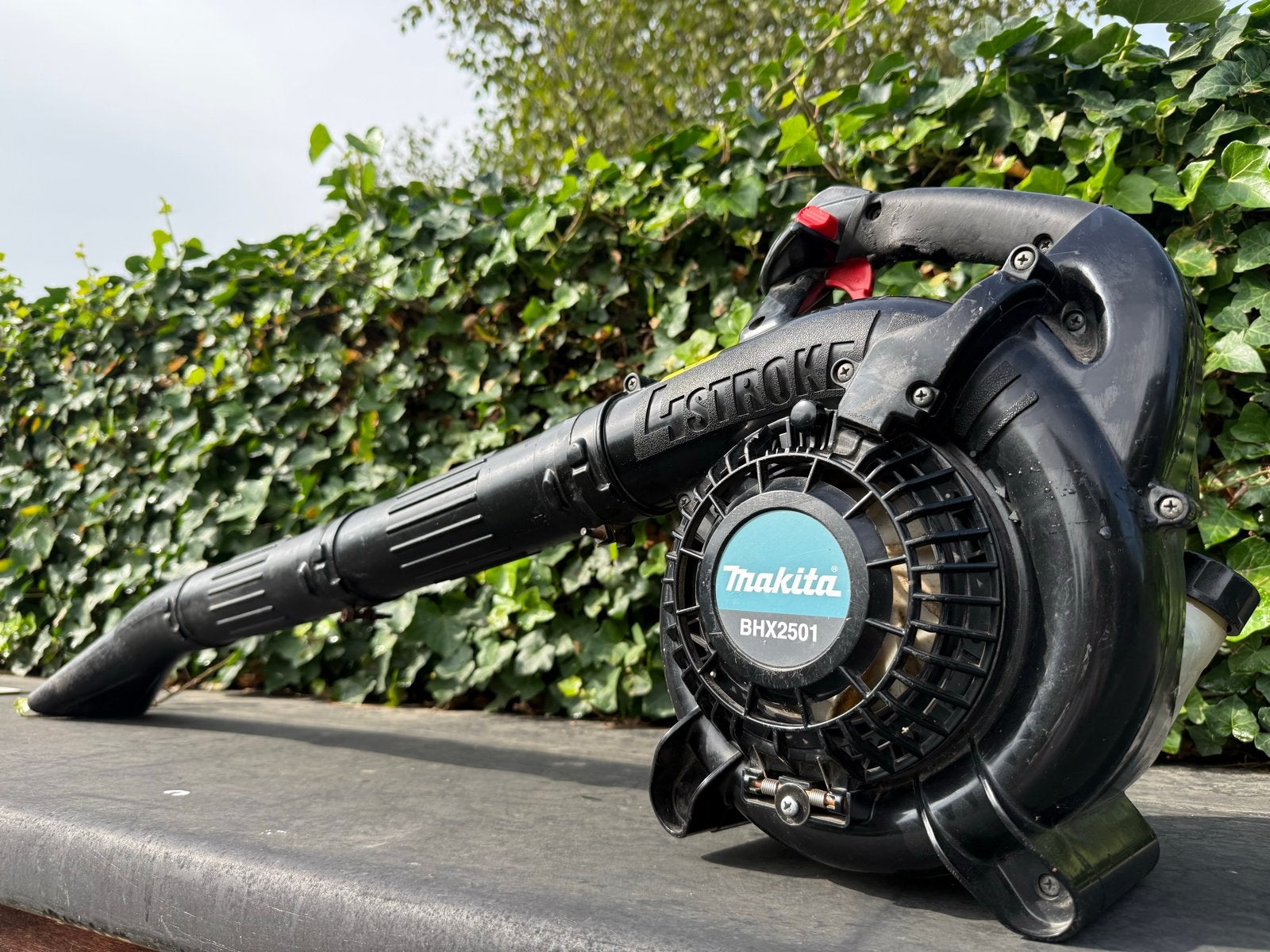 Makita BHX2501 Bladblazer - Benzine, Handgedragen, Tuin en Terras, Bladblazers, Ophalen of Verzenden, Gebruikt, Benzine, Handgedragen