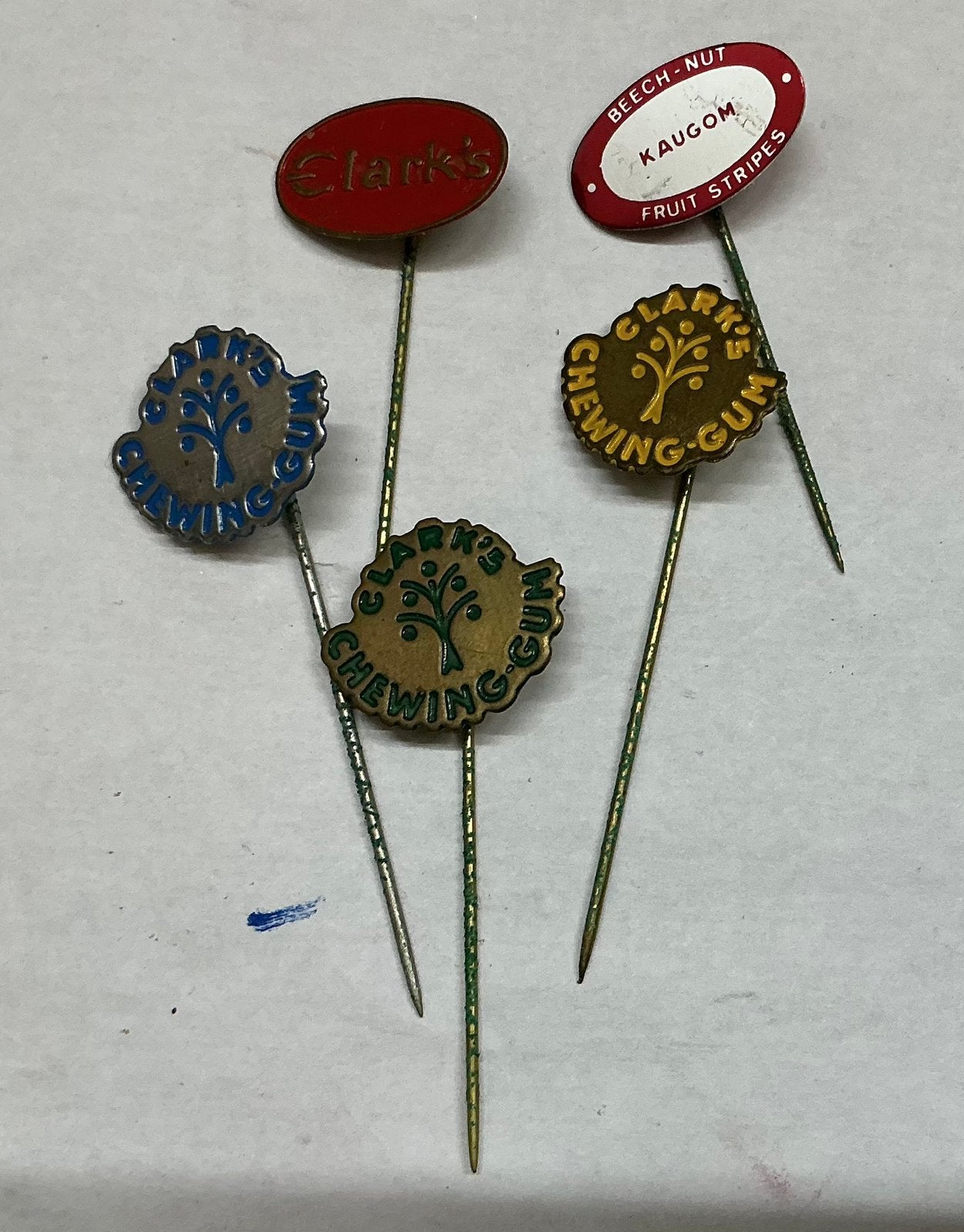 Oude speldjes kauwgom, Ophalen of Verzenden, Gebruikt, Merk, Speldje of Pin