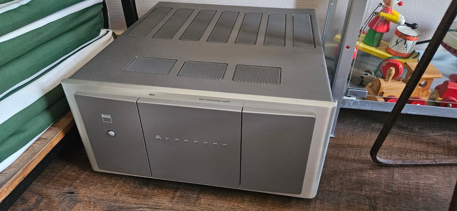 NAD M25 7-kanaals eindversterker - Zo goed als nieuw, Audio, Tv en Foto, Zo goed als nieuw, 120 watt of meer, Ophalen, Overige merken