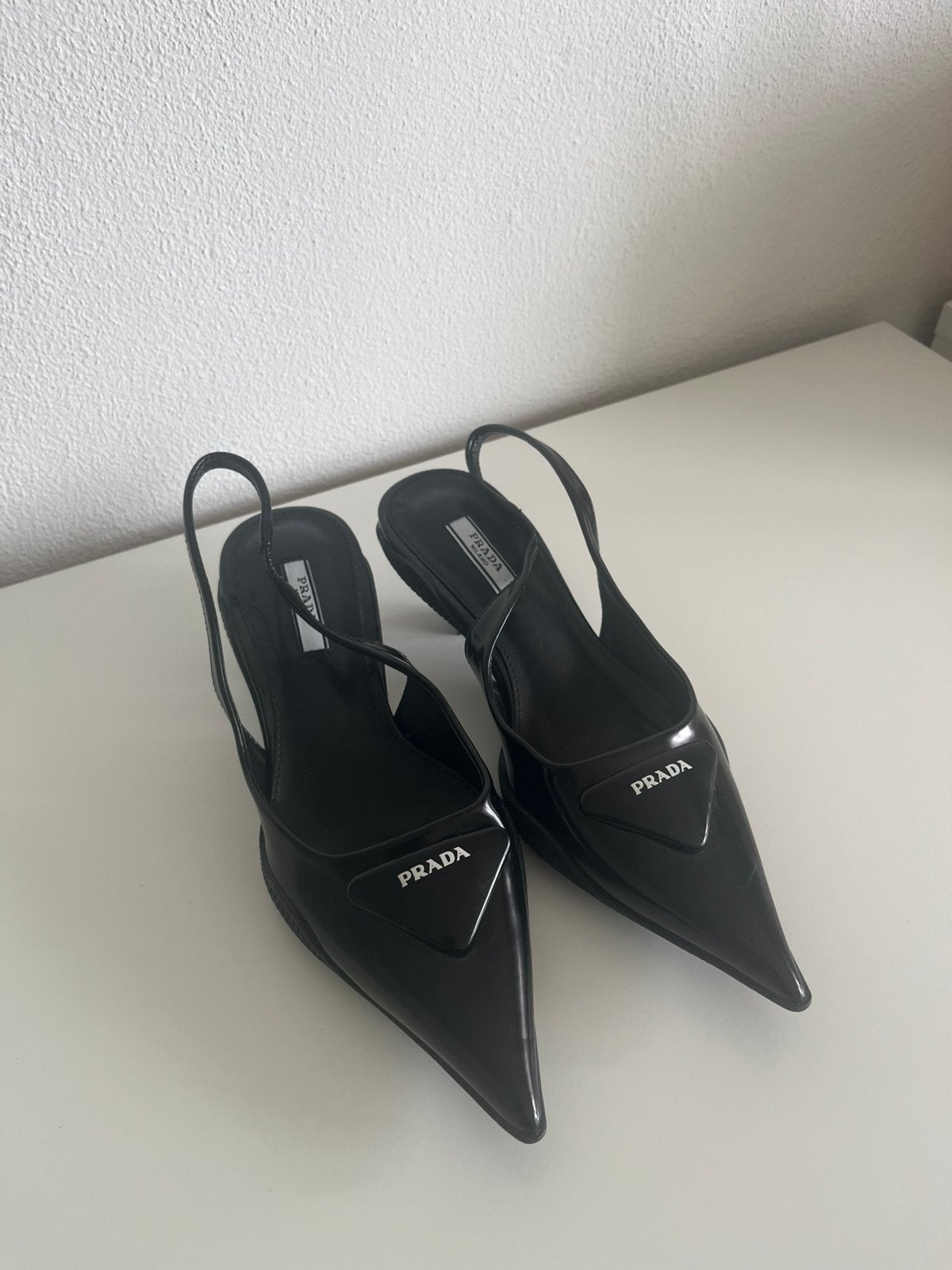 Prada hakken, Schoenen met lage hakken, Zwart, Ophalen of Verzenden, Zo goed als nieuw