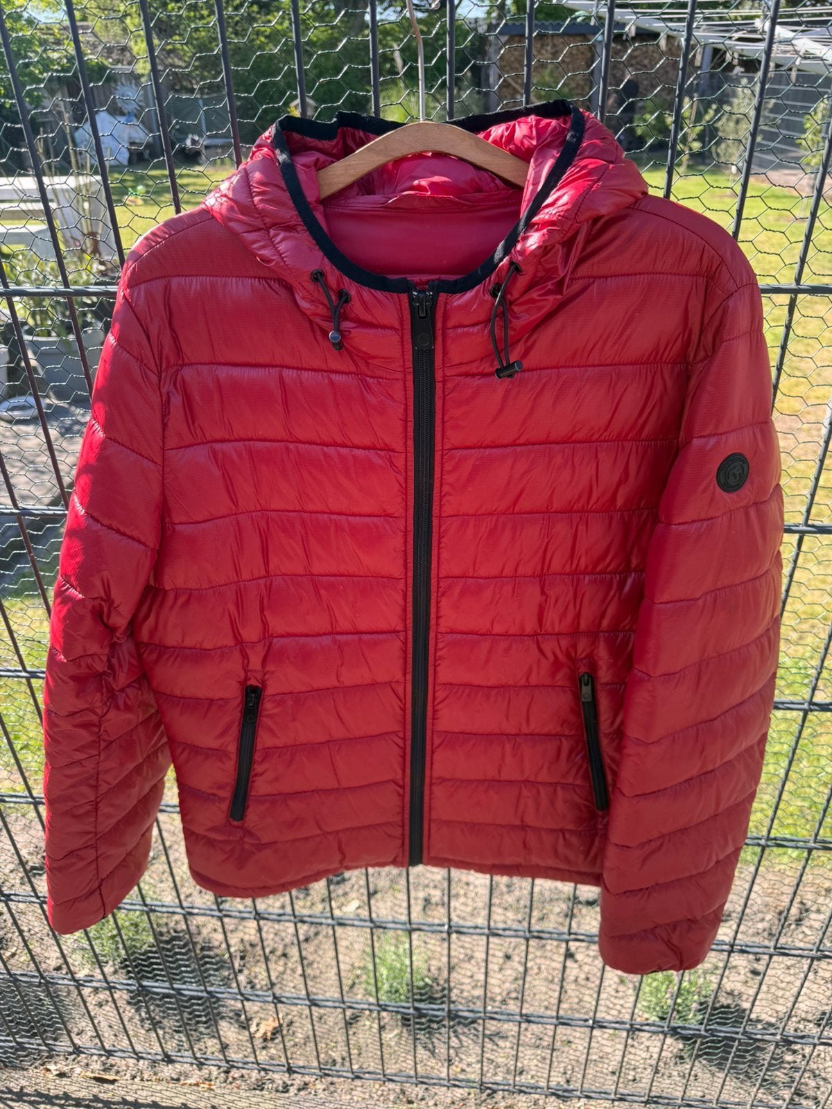 Nieuwe tussen jas rood maat M zeer licht gewicht Dos Galgos, Ophalen, Nieuw, Rood