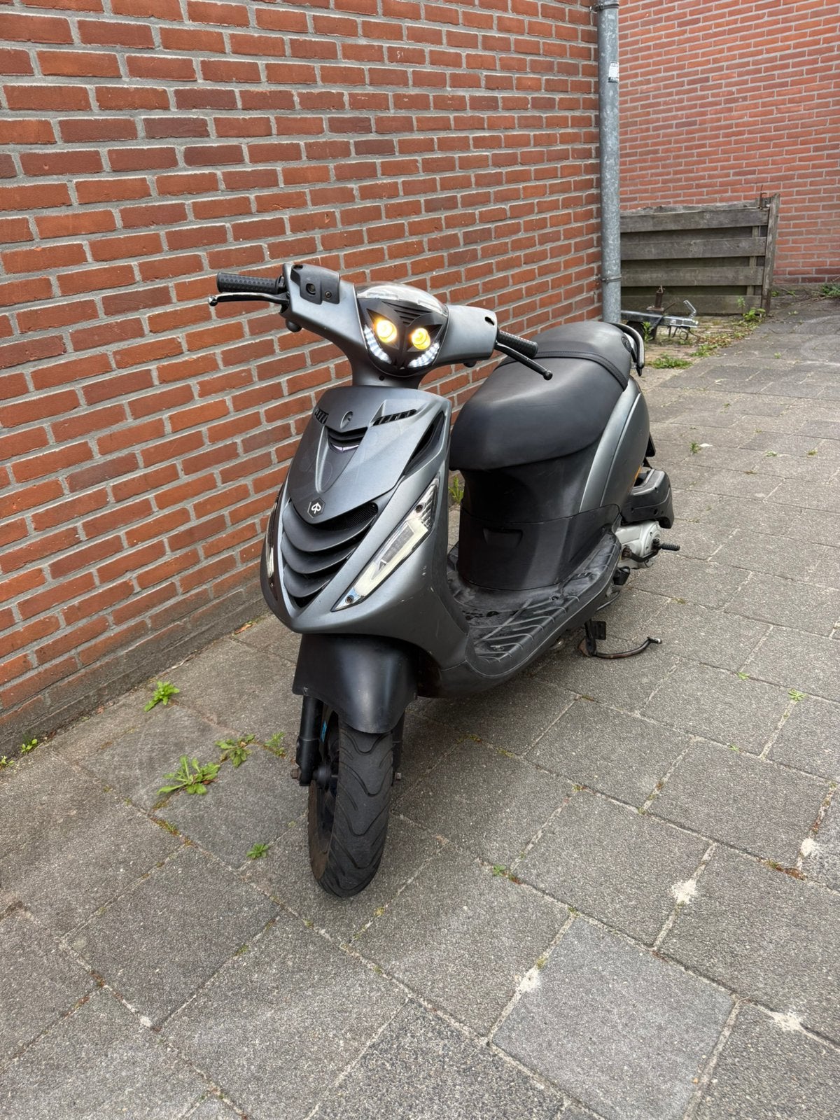 Piaggio zip 2016, Fietsen en Brommers, Scooters | Piaggio, Ophalen, Zip, Zo goed als nieuw, Benzine